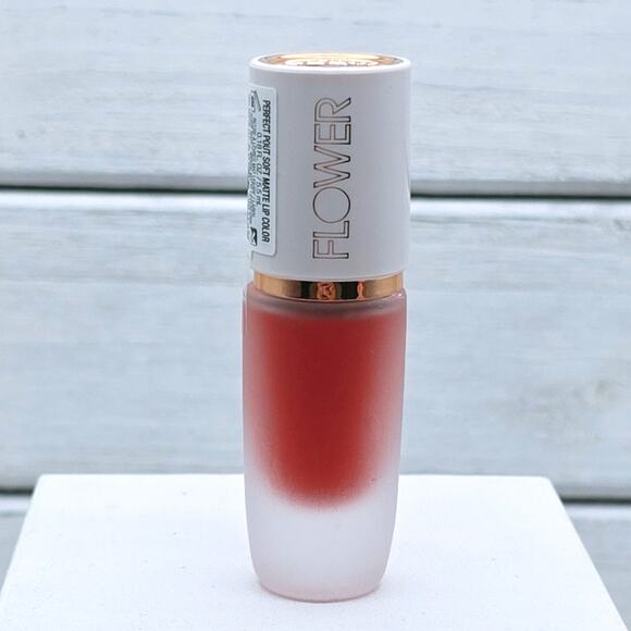 Flower by Drew Perfect Pout Soft Matte Lip Color Icon Full size matte Red Velvet - Picture 1 of 4
